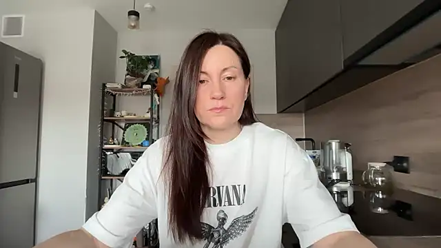 Snapshot of jainesummer chatting on April 14, 9:48 am jainesummer online show from April 14, 9:48 am