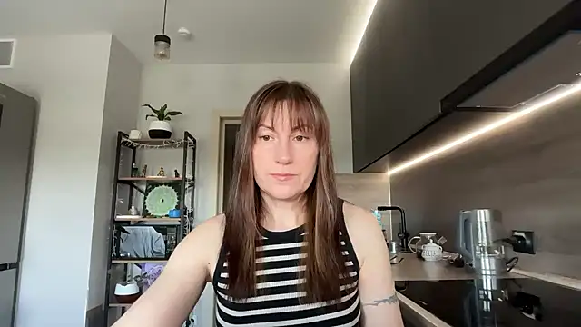 Snapshot of jainesummer chatting on May 18, 8:53 am jainesummer online show from May 18, 8:53 am