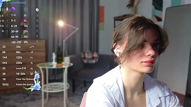 MimiLoll online show from March 3, 7:06 pm