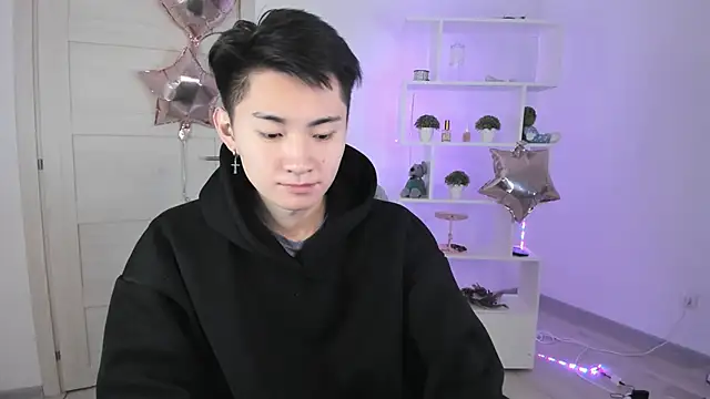 Miram Yu online show from December 2, 9:02 am