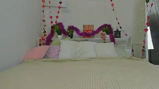 Snapshot of DreamyLuna chatting on January 8, 8:29 pm DreamyLuna online show from January 8, 8:29 pm