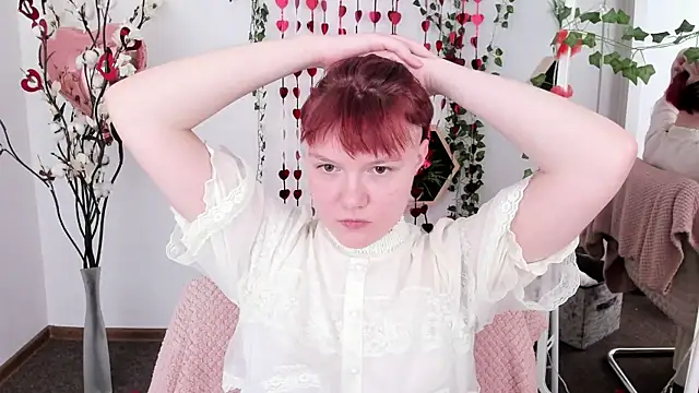 Snapshot of DreamyLuna chatting on February 2, 8:41 pm DreamyLuna online show from February 2, 8:41 pm