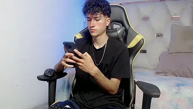 johnny cagee online show from November 11, 4:12 am