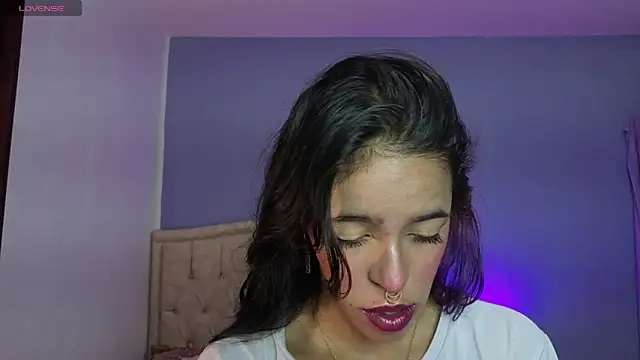 Snapshot of stephania_t chatting on May 6, 4:01 pm stephania t online show from May 6, 4:01 pm