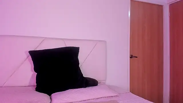 Snapshot of julz_03 chatting on October 18, 7:36 pm julz 03 online show from October 18, 7:36 pm