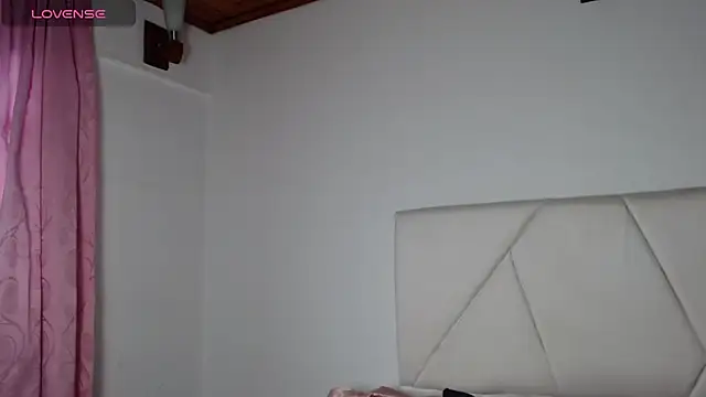 Snapshot of julz_03 chatting on October 29, 12:18 pm julz 03 online show from October 29, 12:18 pm