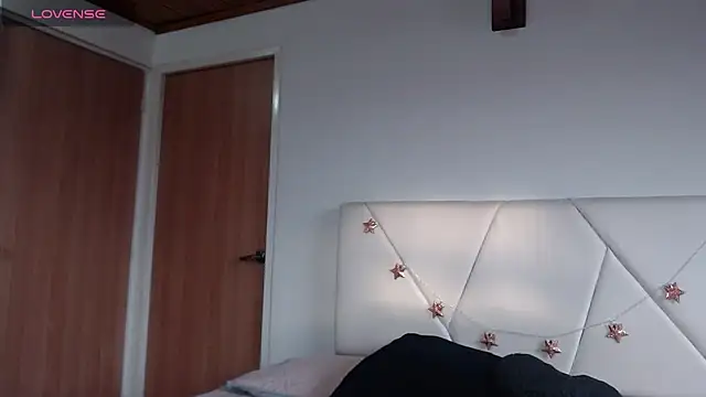 Snapshot of julz_03 chatting on December 5, 11:41 am julz 03 online show from December 5, 11:41 am