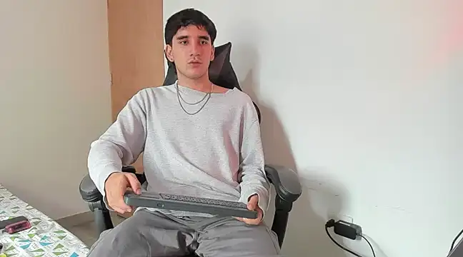 Snapshot of leo030809 chatting on March 14, 4:09 pm leo030809 online show from March 14, 4:09 pm