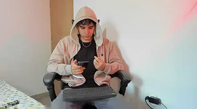 Snapshot of leo030809 chatting on March 19, 11:39 am leo030809 online show from March 19, 11:39 am