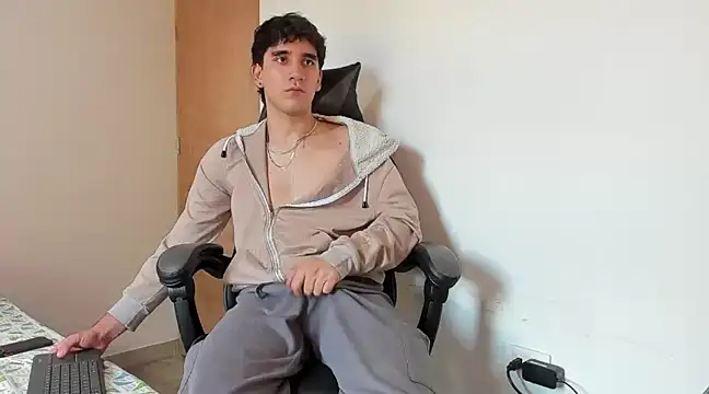 Snapshot of leo030809 chatting on March 19, 5:50 pm leo030809 online show from March 19, 5:50 pm