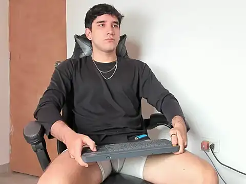 Snapshot of leo030809 chatting on February 6, 6:22 pm leo030809 online show from February 6, 6:22 pm