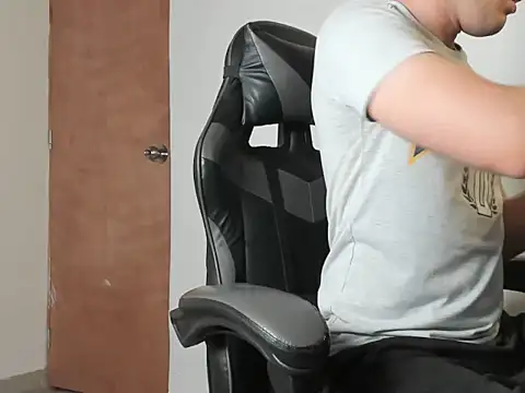 Snapshot of leo030809 chatting on February 14, 9:00 pm leo030809 online show from February 14, 9:00 pm