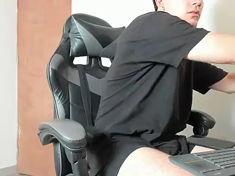 Snapshot of leo030809 chatting on February 17, 6:47 pm leo030809 online show from February 17, 6:47 pm