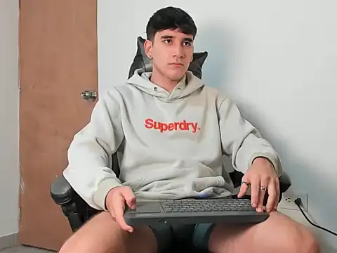 Snapshot of leo030809 chatting on February 24, 3:32 pm leo030809 online show from February 24, 3:32 pm