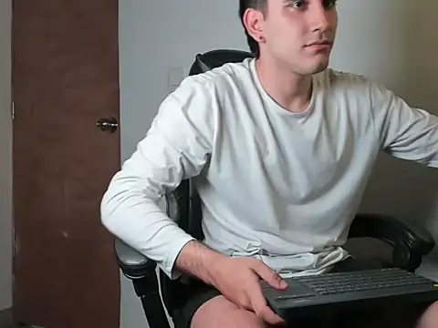 Snapshot of leo030809 chatting on March 3, 2:50 am leo030809 online show from March 3, 2:50 am