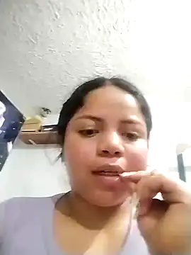 Snapshot of Elaa_euphoria chatting on December 23, 10:12 pm Elaa euphoria online show from December 23, 10:12 pm