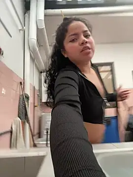 Snapshot of Elaa_euphoria chatting on January 9, 10:20 pm Elaa euphoria online show from January 9, 10:20 pm