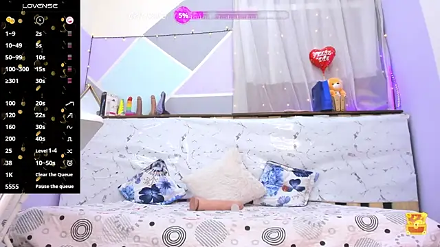 Snapshot of Michellcockxxx chatting on October 2, 2:18 am Michellcockxxx online show from October 2, 2:18 am