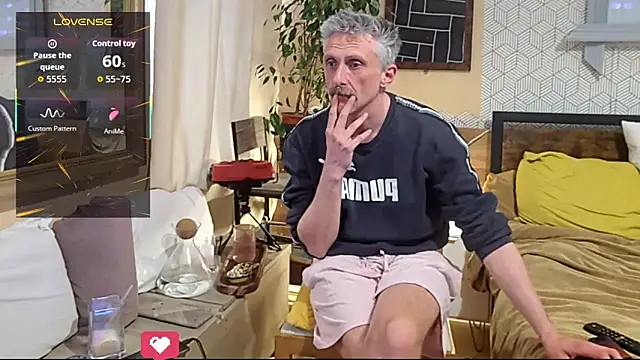 Snapshot of unclestefansdick chatting on April 16, 2:07 pm unclestefansdick online show from April 16, 2:07 pm