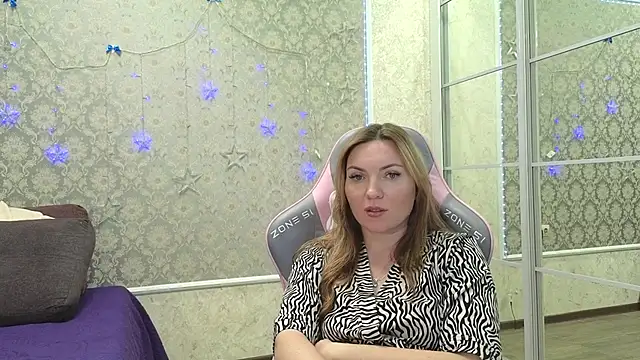 Snapshot of -DIVORA- chatting on March 9, 7:59 pm -DIVORA- online show from March 9, 7:59 pm