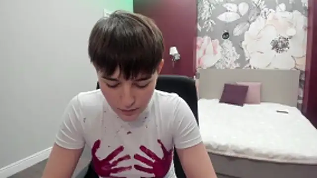 EmiliaYours online show from November 4, 4:17 pm