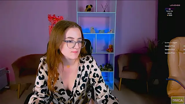 luna berryy online show from December 4, 1:36 am