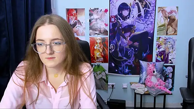 luna berryy online show from December 5, 3:50 pm