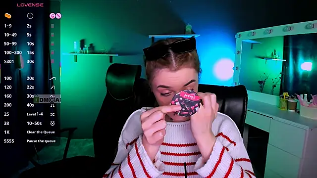 luna berryy online show from March 2, 3:13 am