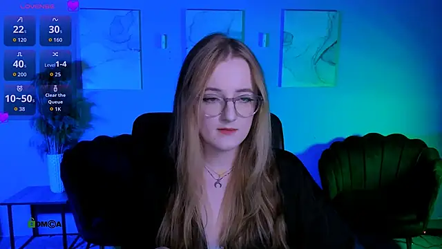 luna berryy online show from March 10, 8:14 pm