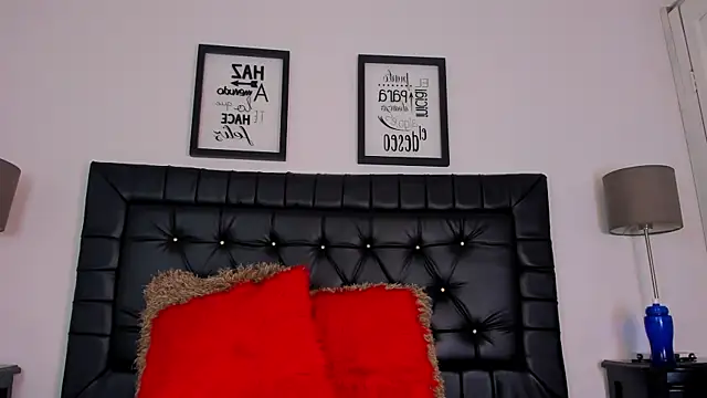 amberlitle online show from November 8, 11:43 am