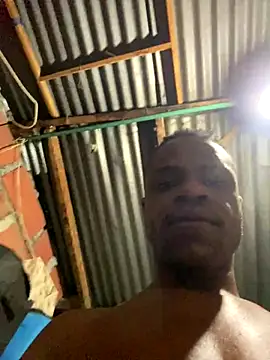 Snapshot of ElNegroRony chatting on December 6, 3:52 am ElNegroRony online show from December 6, 3:52 am