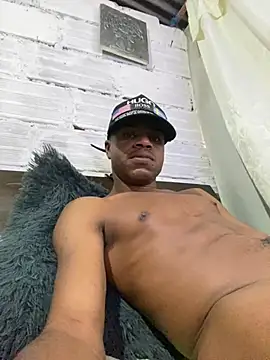 Snapshot of ElNegroRony chatting on December 15, 8:15 pm ElNegroRony online show from December 15, 8:15 pm