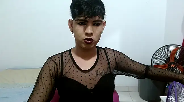 Snapshot of estefania224 chatting on February 21, 7:34 am estefania224 online show from February 21, 7:34 am