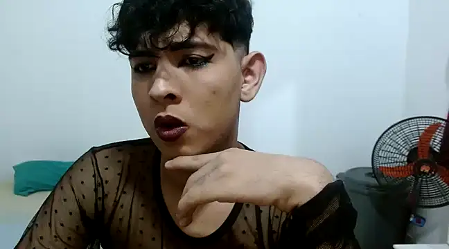 Snapshot of estefania224 chatting on February 21, 10:39 am estefania224 online show from February 21, 10:39 am