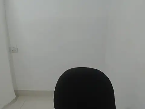 Snapshot of estefania224 chatting on February 6, 2:38 am estefania224 online show from February 6, 2:38 am