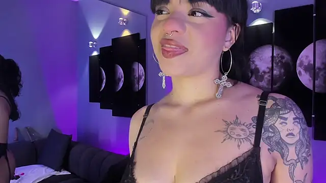 Snapshot of maddy_walker chatting on February 1, 11:27 pm maddy walker online show from February 1, 11:27 pm