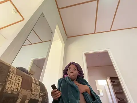 choclatepeaach online show from February 14, 5:10 pm