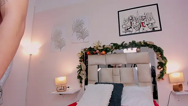 Snapshot of saraandstiven chatting on December 24, 5:16 am saraandstiven online show from December 24, 5:16 am