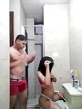 Snapshot of saraandstiven chatting on March 13, 9:37 pm saraandstiven online show from March 13, 9:37 pm