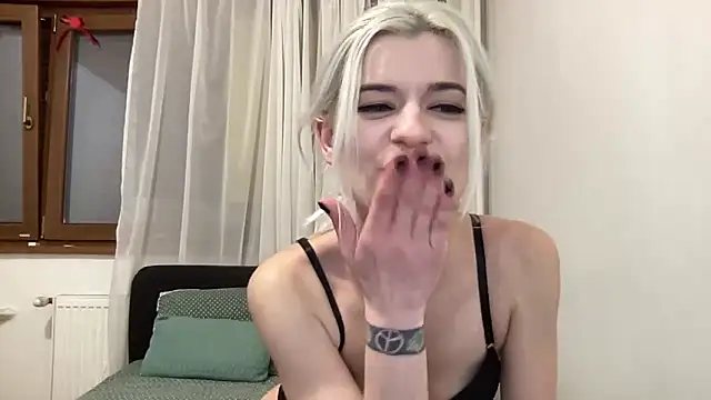 Snapshot of Onika_Love chatting on March 28, 5:01 pm Onika Love online show from March 28, 5:01 pm