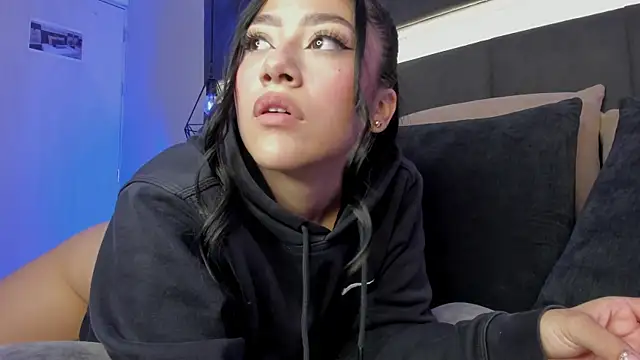 nicolle pierce online show from February 10, 3:10 pm