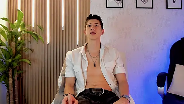 Snapshot of Dorianmistery2322_ chatting on November 27, 12:13 am Dorianmistery2322 online show from November 27, 12:13 am