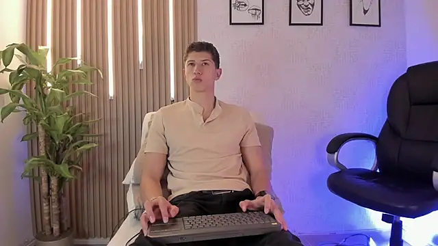 Snapshot of Dorianmistery2322_ chatting on February 3, 4:10 am Dorianmistery2322 online show from February 3, 4:10 am