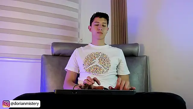 Snapshot of Dorianmistery2322_ chatting on February 14, 12:51 am Dorianmistery2322 online show from February 14, 12:51 am