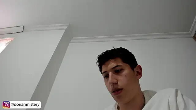 Snapshot of Dorianmistery2322_ chatting on February 18, 8:49 pm Dorianmistery2322 online show from February 18, 8:49 pm