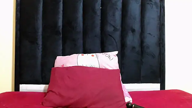 kittykhloe22 online show from February 19, 8:38 pm