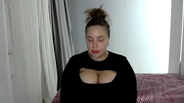 96CHloe96 online show from December 13, 4:16 pm