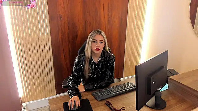 miacarperr1 online show from January 29, 8:35 pm