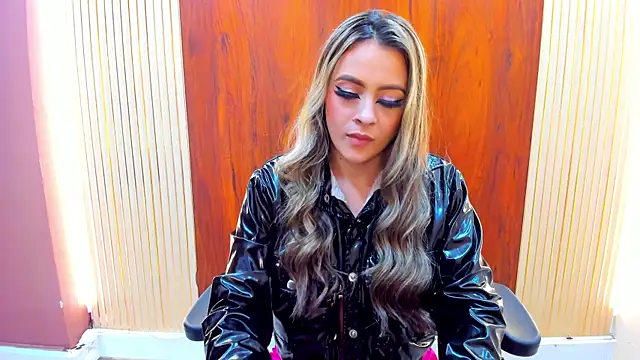 miacarperr1 online show from February 28, 12:43 am