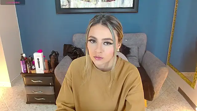 miacarperr1 online show from March 15, 8:43 pm